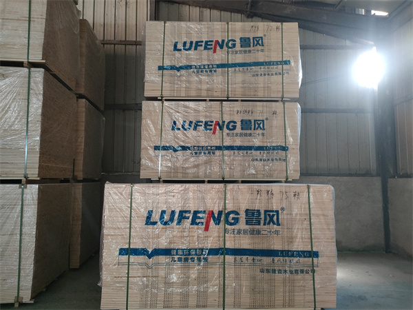 鲁风生态板厂家